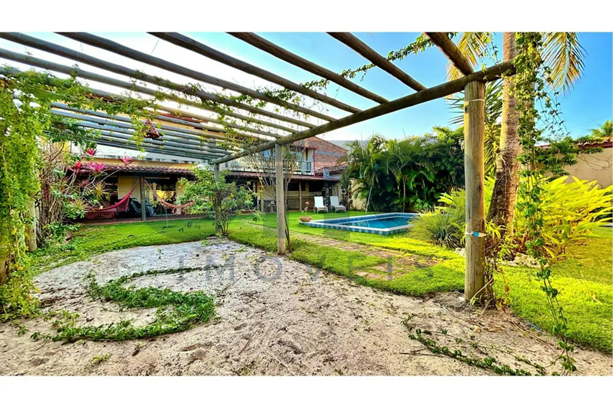 Foto de Casa com 1 quarto em Centro, Santa Cruz Cabrália — Alugado